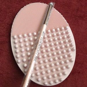 Luxie Mini Round Brush & Brush Cleaner Pad